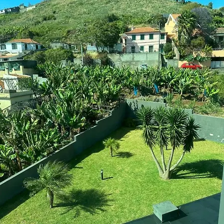 Leonor Seaview *